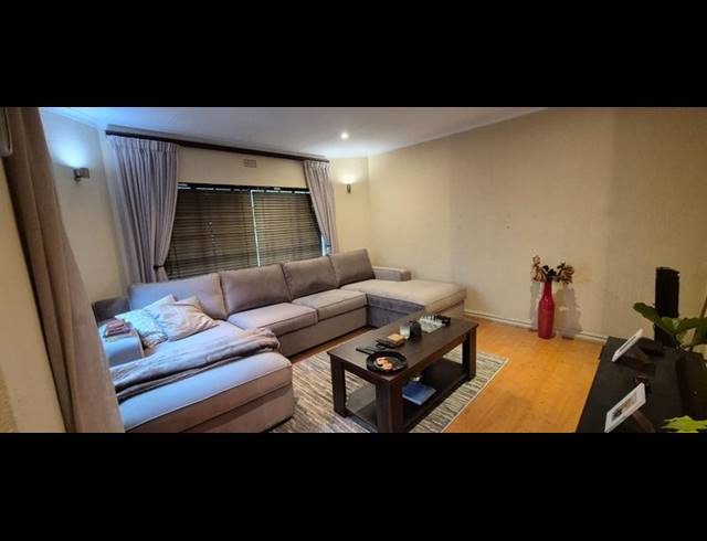 2 BEDROOM APARTMENT FOR SALE IN SANDOWN